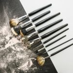 Igiena pensulelor de silicon: de ce se curăță diferit față de cele clasice
