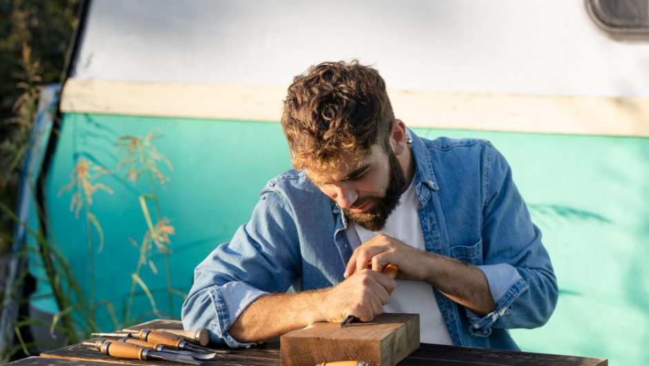 Cum să îți faci singur o masă de exterior pliabilă