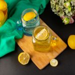 Beneficiile consumului de apă caldă cu lămâie dimineața