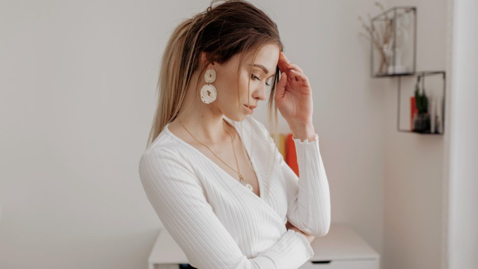 Bijuteriile minimaliste vs. bijuteriile statement: când și cum le purtăm