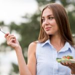 Cum să nu cazi în capcana produselor promovate drept sănătoase