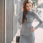 Ținute cu fustă din satin care arată modern și rafinat