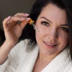 Coenzima Q10 în skincare: ce beneficii poate oferi pielii mature
