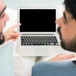 Un singur monitor mare sau două monitoare: Ce variantă este mai eficientă